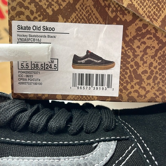 Vans Men’s Skate Old Skool Hockey Skateboards Black/ VN0A5FCB18J
Sneakers - Picture 16 of 16